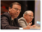 John R. Cashin, an attorney with Stroock & Stroock & Levan LLP, left, and William B. Jenkins, chairman of ACORD and managing partner, SolvIT Consulting Group LLC, engage in a rousing debate during the final 2003 E-Fusion session.